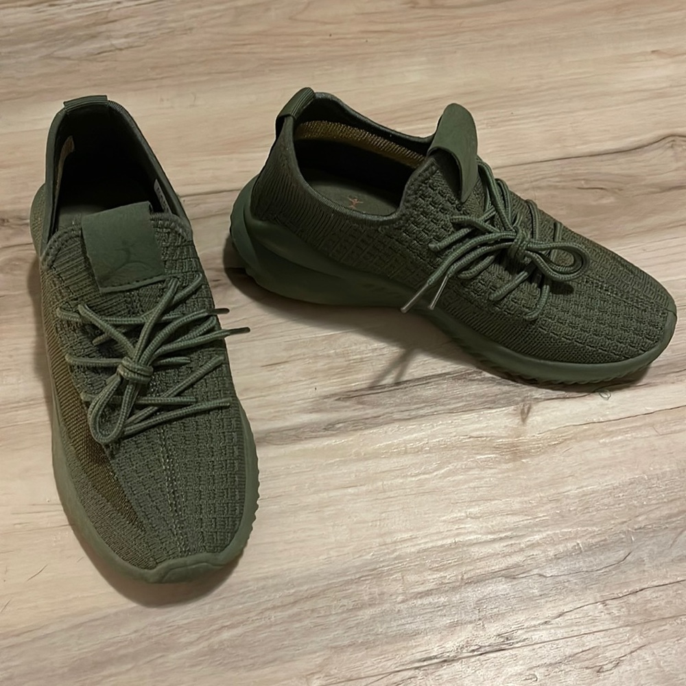 Size 6 Danskin olive green shoes W/ sheer panel
